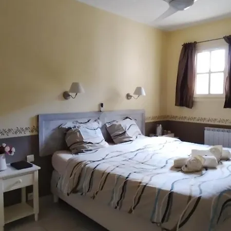 Les Hauts De Cabanoule Bed & Breakfast Generargues