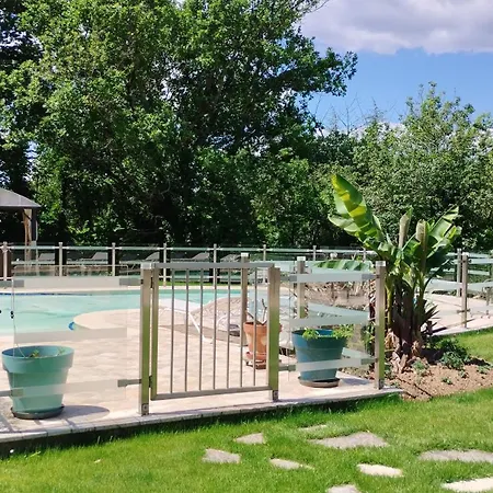 Les Hauts De Cabanoule Bed & Breakfast